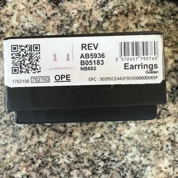 CHANEL 2022 Padlock CC Drop Earrings - Picture 6 of 9